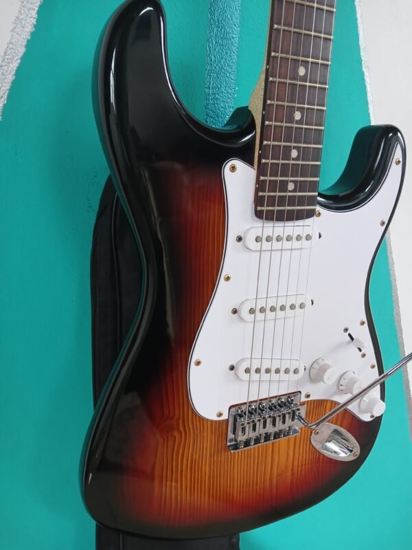 Guitarra Eléctrica SX SST Series (Estilo Stratocaster) - Sunburst Clásico - Image 8