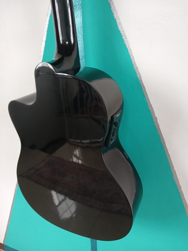Guitarra Electroacústica Clásica Palmer PC13CEQ400 (Cuerdas de Nylon) con Cutaway y Preamplificador Activo - Negro Mate Elegante - Image 7