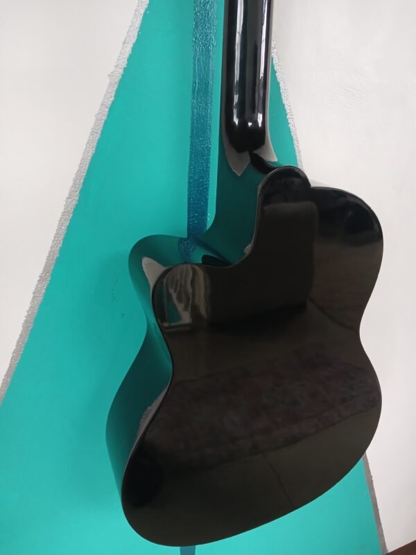 Guitarra Electroacústica Clásica Palmer PC13CEQ400 (Cuerdas de Nylon) con Cutaway y Preamplificador Activo - Negro Mate Elegante - Image 6