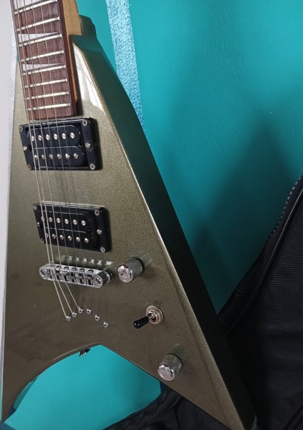 Guitarra Eléctrica Jackson JS Series (Estilo Flying V) - Verde Militar Mate Hecha en India con estuche - Image 13