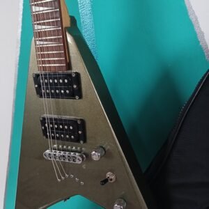 Guitarra Eléctrica Jackson JS Series (Estilo Flying V) - Verde Militar Mate Hecha en India con estuche