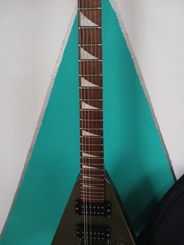 Guitarra Eléctrica Jackson JS Series (Estilo Flying V) - Verde Militar Mate Hecha en India con estuche - Image 9