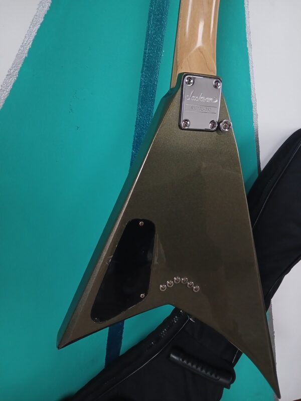 Guitarra Eléctrica Jackson JS Series (Estilo Flying V) - Verde Militar Mate Hecha en India con estuche - Image 3
