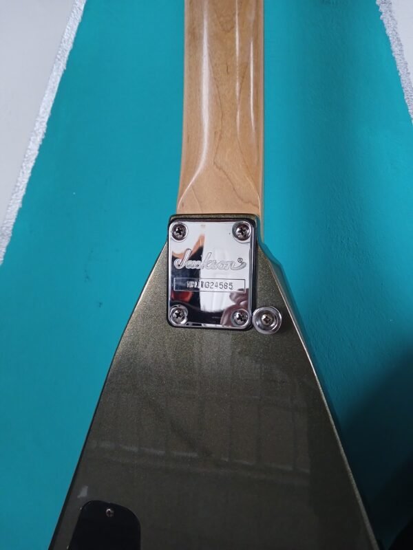 Guitarra Eléctrica Jackson JS Series (Estilo Flying V) - Verde Militar Mate Hecha en India con estuche - Image 2