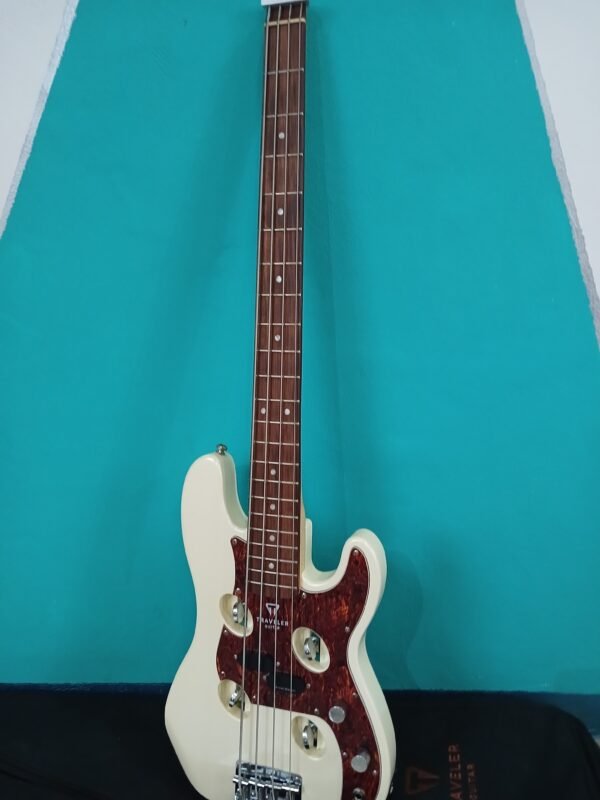 Bajo Eléctrico Traveler Guitar - Modelo Ultra-Light Bass (O similar) - Crema / Blanco Vintage - Image 14