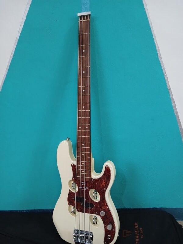 Bajo Eléctrico Traveler Guitar - Modelo Ultra-Light Bass (O similar) - Crema / Blanco Vintage - Image 13