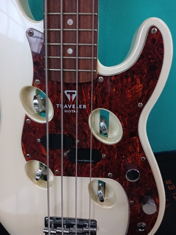 Bajo Eléctrico Traveler Guitar - Modelo Ultra-Light Bass (O similar) - Crema / Blanco Vintage - Image 11