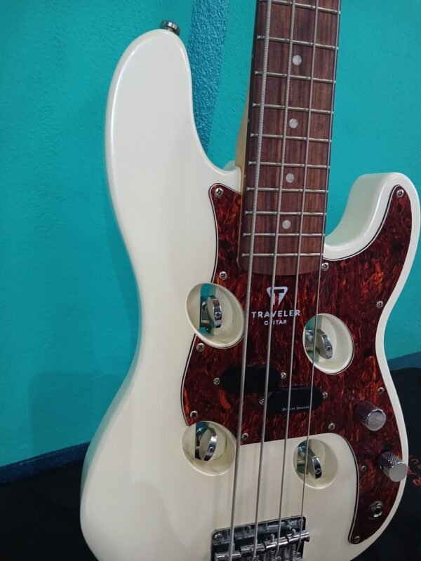 Bajo Eléctrico Traveler Guitar - Modelo Ultra-Light Bass (O similar) - Crema / Blanco Vintage - Image 10